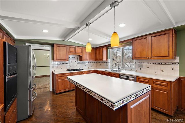 2291 Red Maple Drive, Troy, MI 48098