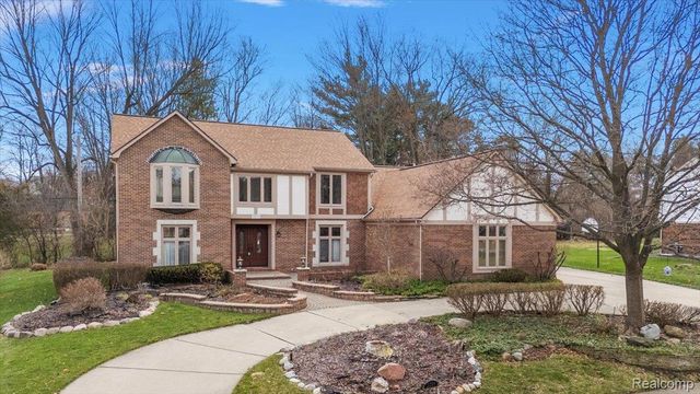 2291 Red Maple Drive, Troy, MI 48098
