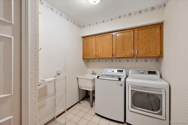 2291 Red Maple Drive, Troy, MI 48098