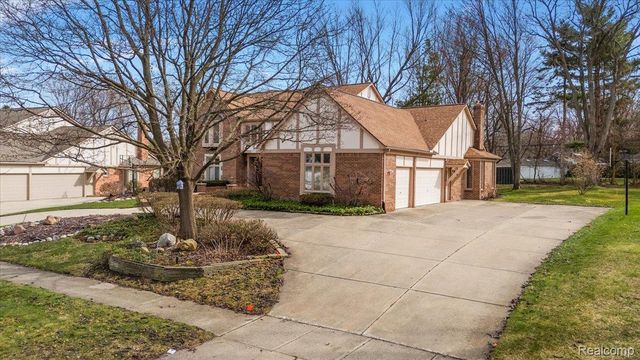 2291 Red Maple Drive, Troy, MI 48098