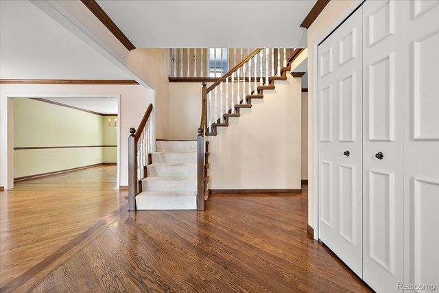 2291 Red Maple Drive, Troy, MI 48098