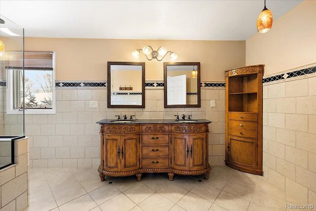 2291 Red Maple Drive, Troy, MI 48098