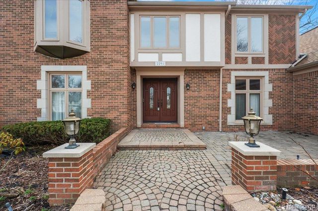 2291 Red Maple Drive, Troy, MI 48098