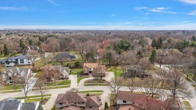 2291 Red Maple Drive, Troy, MI 48098