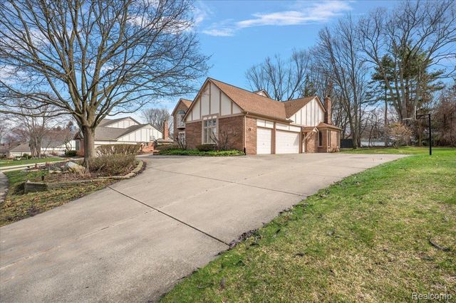 2291 Red Maple Drive, Troy, MI 48098