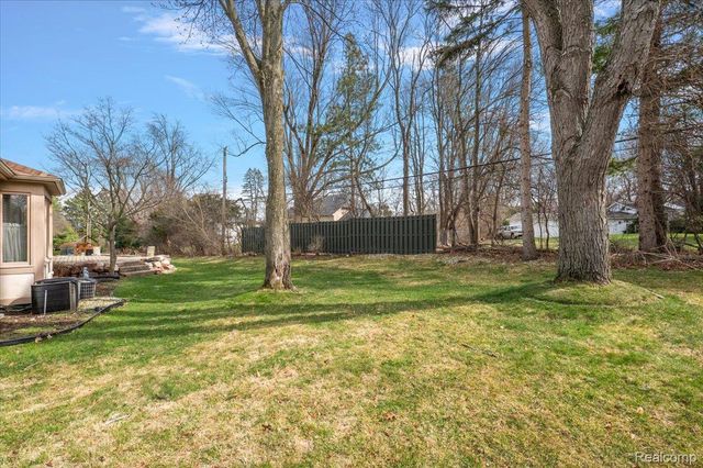 2291 Red Maple Drive, Troy, MI 48098