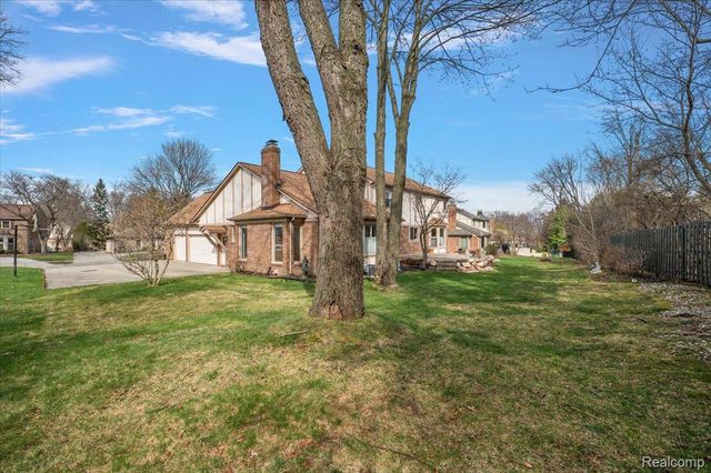 2291 Red Maple Drive, Troy, MI 48098