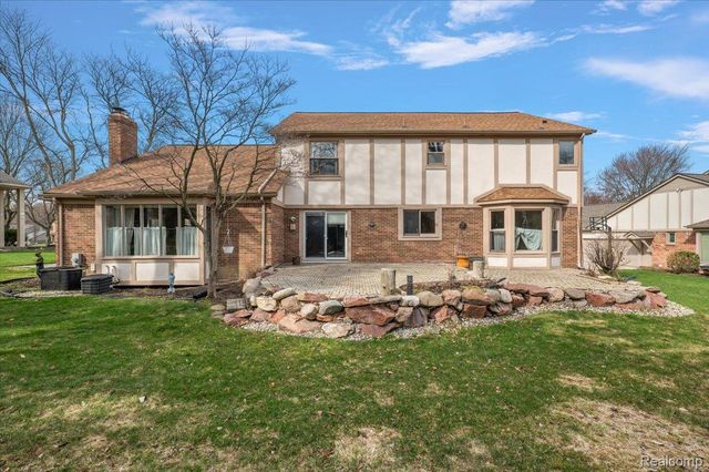 2291 Red Maple Drive, Troy, MI 48098