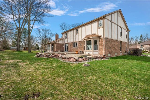 2291 Red Maple Drive, Troy, MI 48098