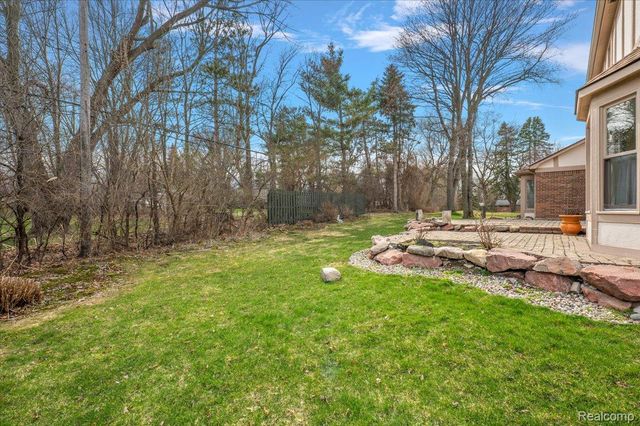 2291 Red Maple Drive, Troy, MI 48098