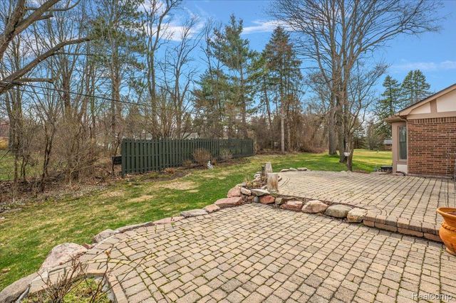 2291 Red Maple Drive, Troy, MI 48098