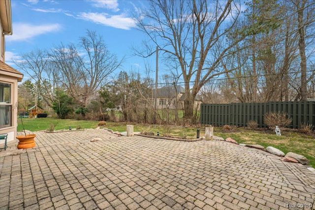 2291 Red Maple Drive, Troy, MI 48098