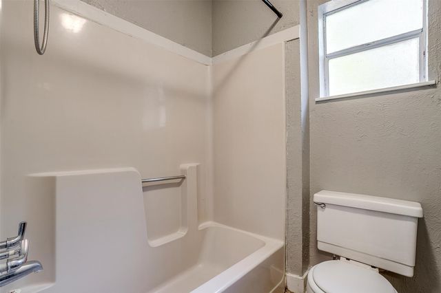 410 W Baylor Street, Weatherford, TX 76086