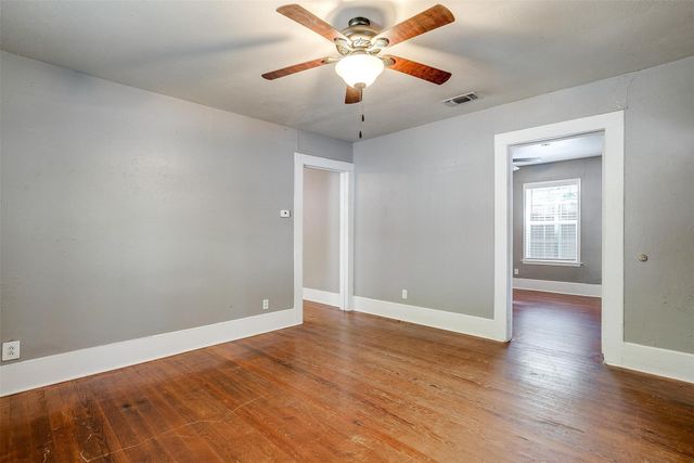 410 W Baylor Street, Weatherford, TX 76086