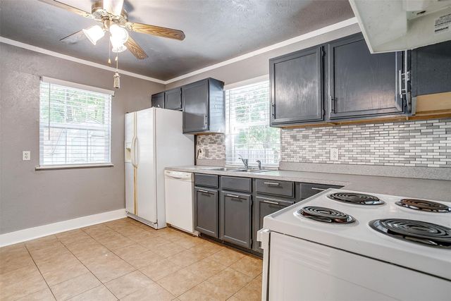 410 W Baylor Street, Weatherford, TX 76086
