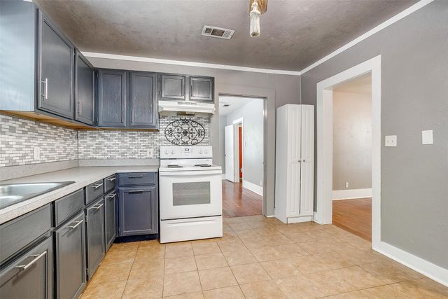 410 W Baylor Street, Weatherford, TX 76086