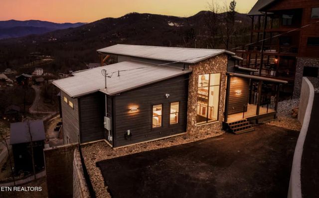 829 Wiley Oakley Drive, Gatlinburg, TN 37738