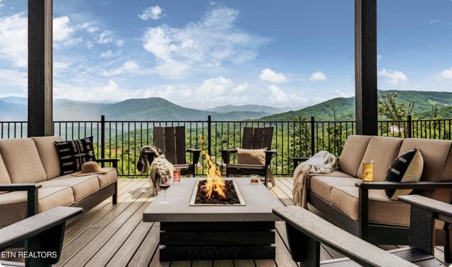 829 Wiley Oakley Drive, Gatlinburg, TN 37738