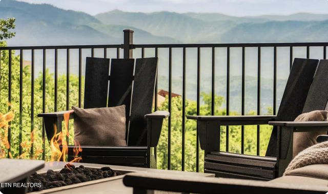 829 Wiley Oakley Drive, Gatlinburg, TN 37738