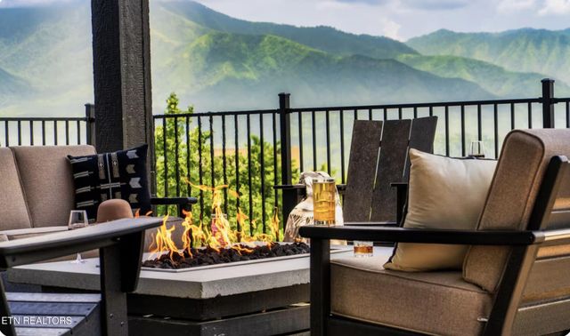 829 Wiley Oakley Drive, Gatlinburg, TN 37738