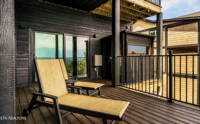 829 Wiley Oakley Drive, Gatlinburg, TN 37738