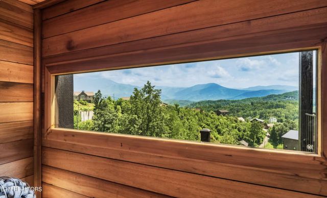 829 Wiley Oakley Drive, Gatlinburg, TN 37738