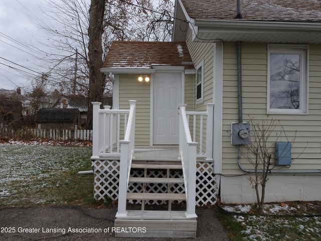 328 W Greenlawn Avenue, Lansing, MI 48910