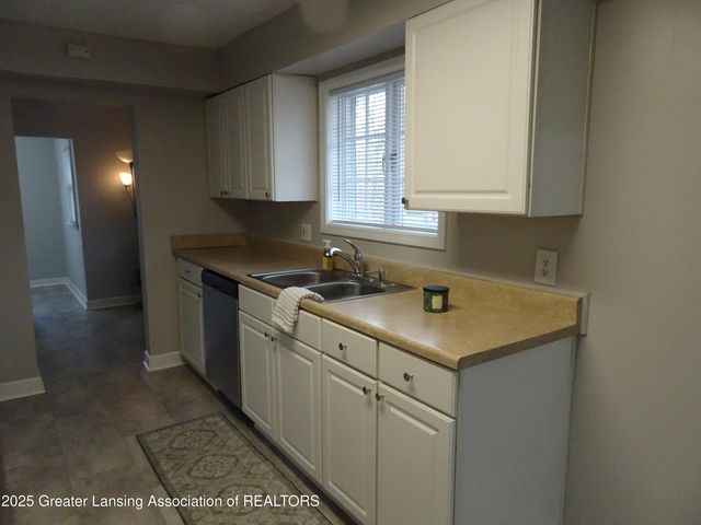 328 W Greenlawn Avenue, Lansing, MI 48910