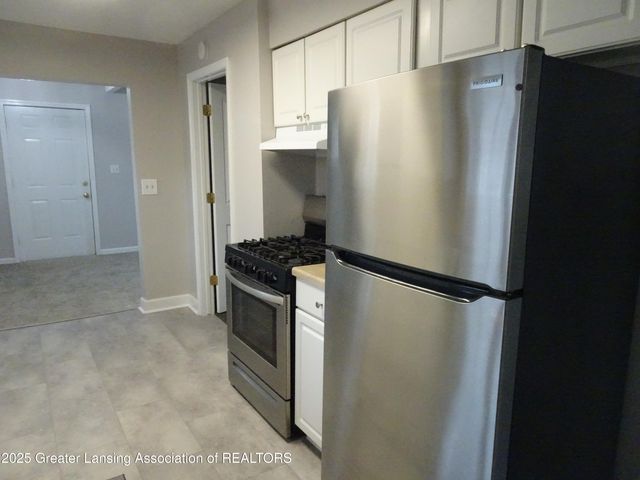 328 W Greenlawn Avenue, Lansing, MI 48910