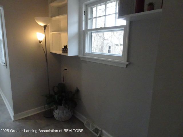 328 W Greenlawn Avenue, Lansing, MI 48910