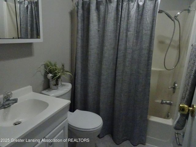 328 W Greenlawn Avenue, Lansing, MI 48910