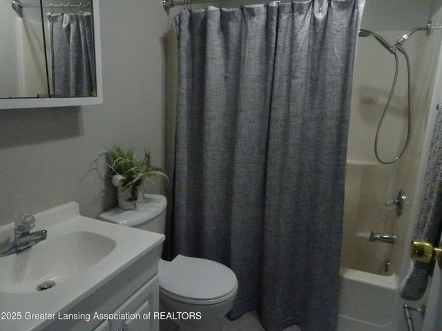 328 W Greenlawn Avenue, Lansing, MI 48910