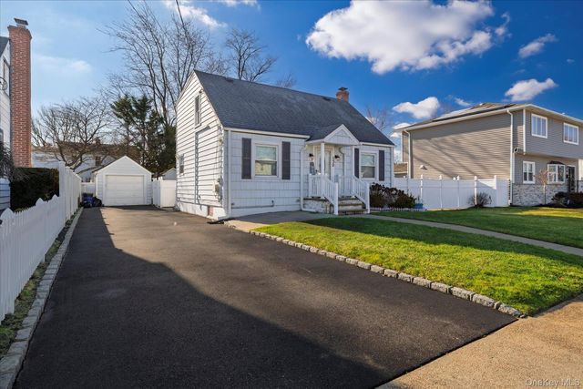 130 Cleveland Avenue, Massapequa, NY 11758