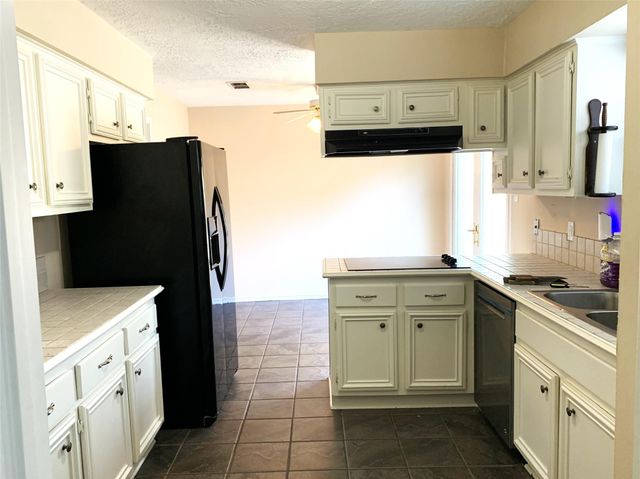 8303 Autumn Willow Drive, Tomball, TX 77375