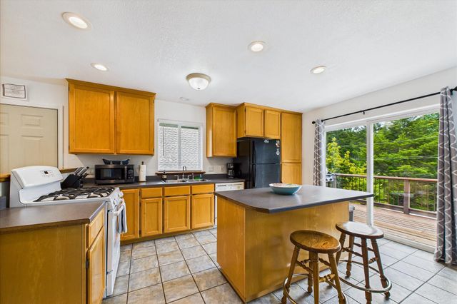 8989 Shelter Cove Road, Shelter Cove, CA 95589