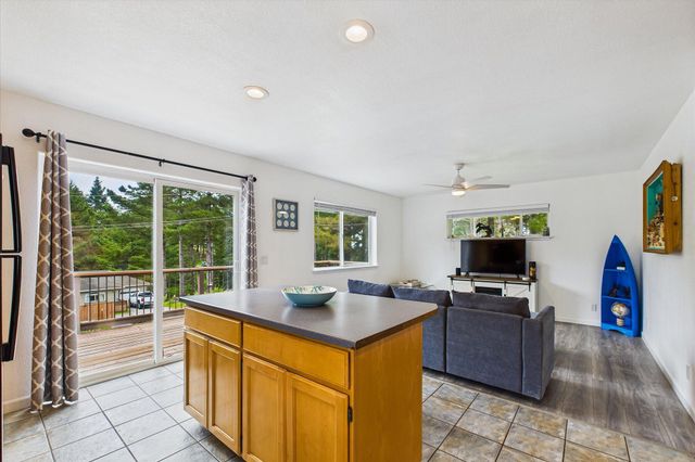 8989 Shelter Cove Road, Shelter Cove, CA 95589