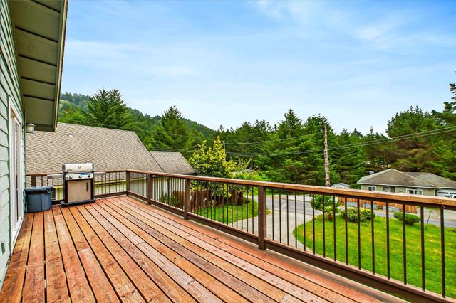 8989 Shelter Cove Road, Shelter Cove, CA 95589