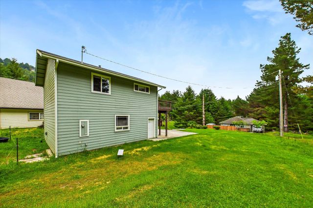 8989 Shelter Cove Road, Shelter Cove, CA 95589