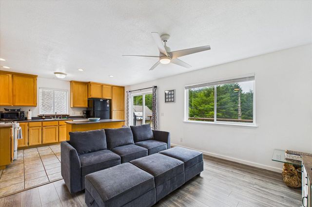 8989 Shelter Cove Road, Shelter Cove, CA 95589