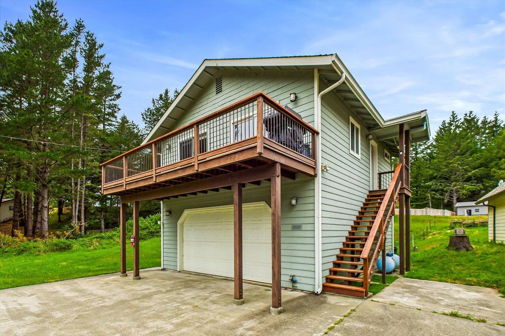 8989 Shelter Cove Road, Shelter Cove, CA 95589