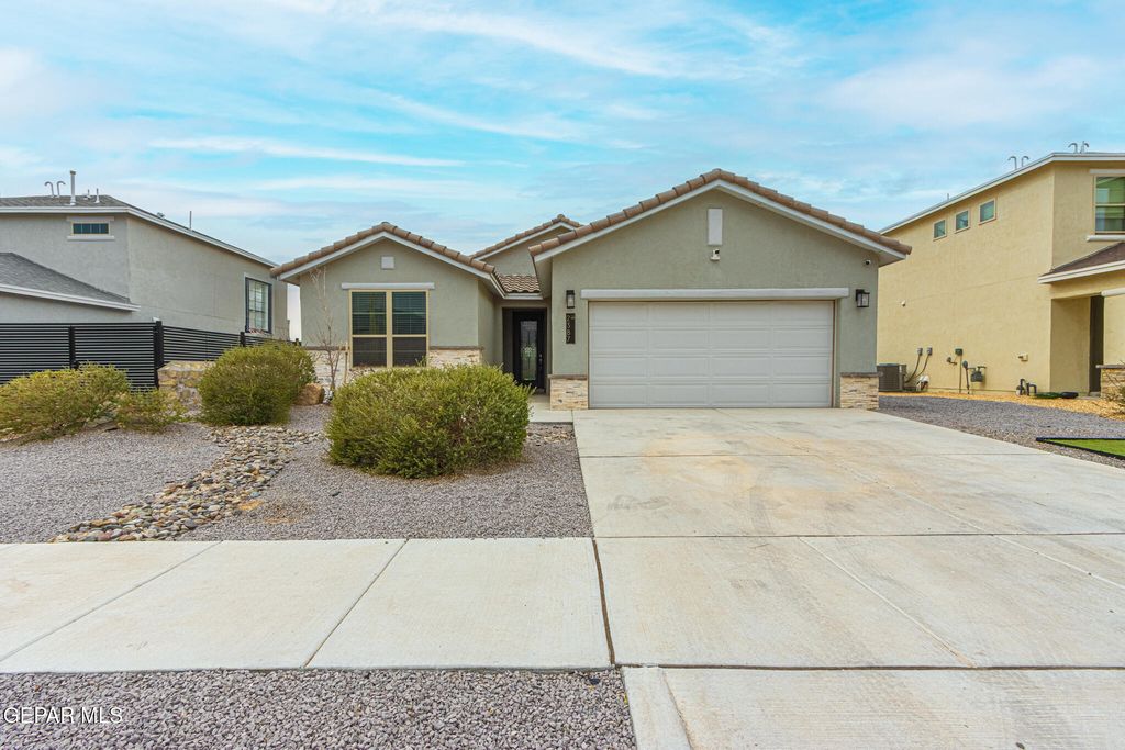 2387 ENCHANTED CROWN Lane, El Paso, TX 79911