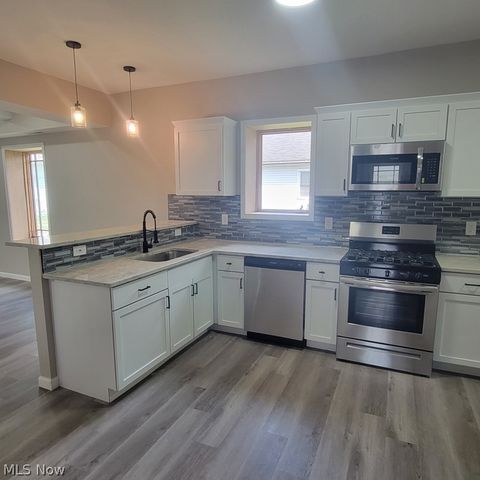 2663 W 28th Place, Cleveland, OH 44113