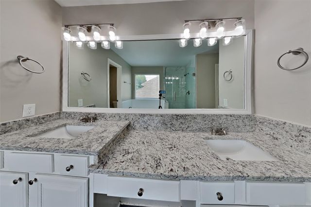 823 Portsmouth Drive, Pearland, TX 77584