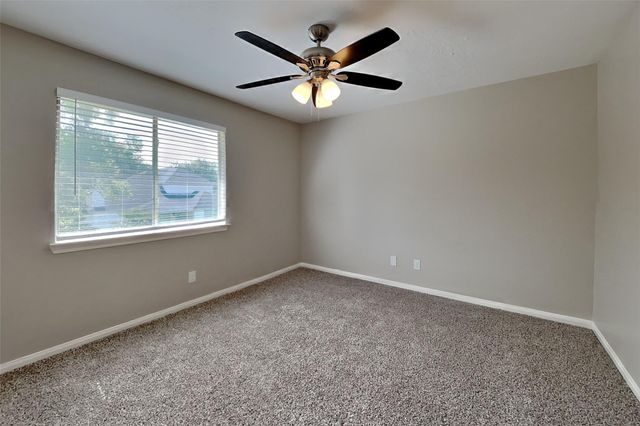 823 Portsmouth Drive, Pearland, TX 77584