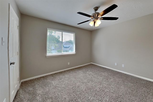 823 Portsmouth Drive, Pearland, TX 77584