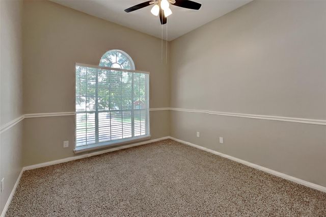 823 Portsmouth Drive, Pearland, TX 77584