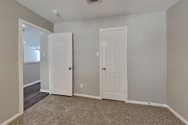 823 Portsmouth Drive, Pearland, TX 77584
