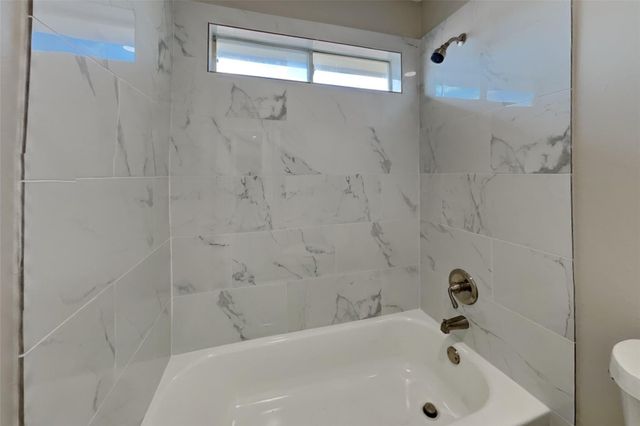 823 Portsmouth Drive, Pearland, TX 77584