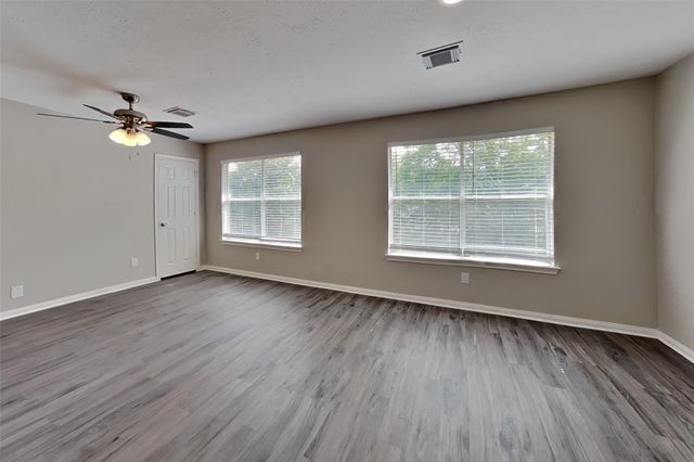 823 Portsmouth Drive, Pearland, TX 77584