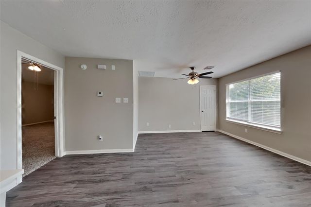 823 Portsmouth Drive, Pearland, TX 77584